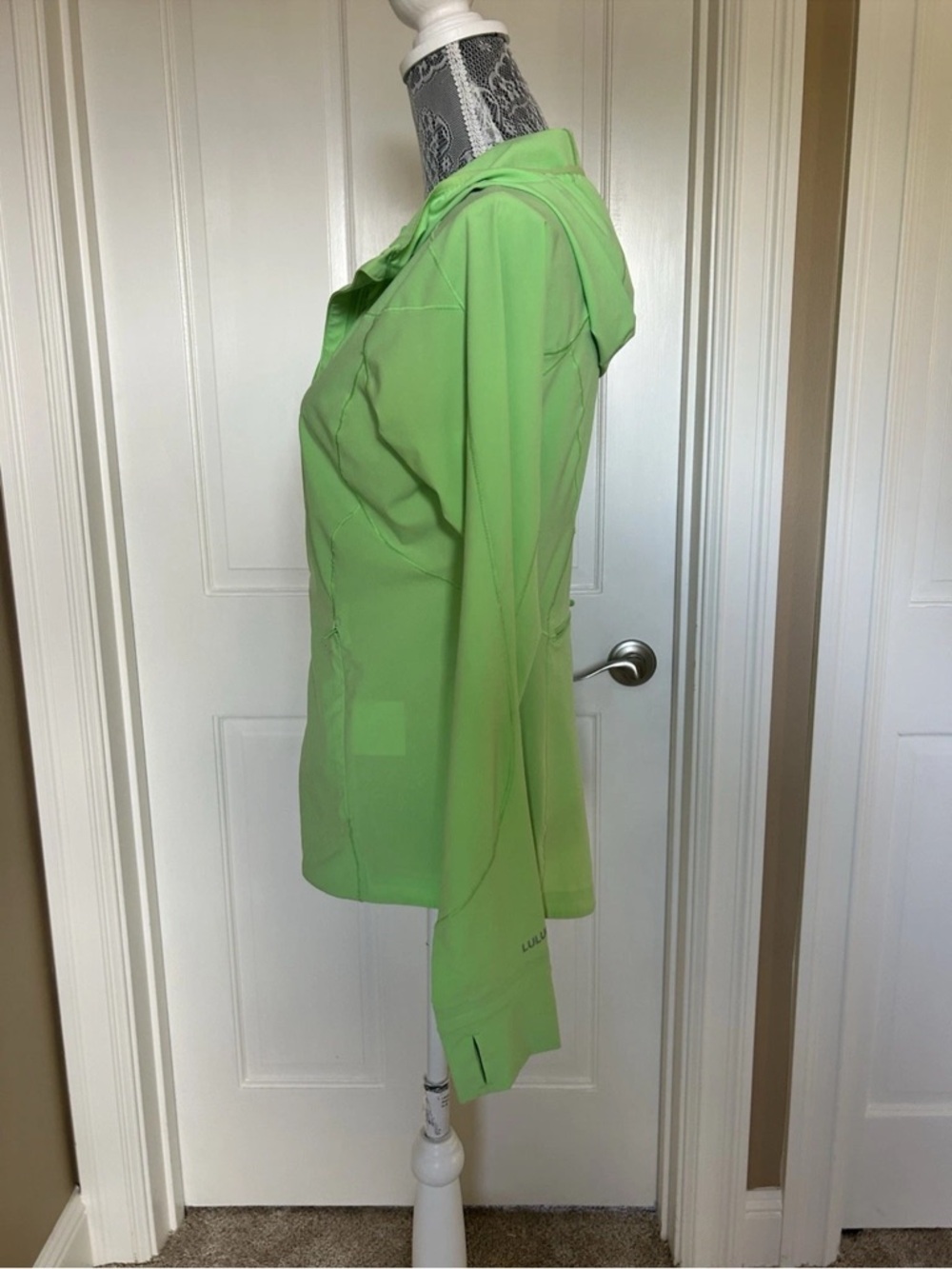 Lululemon Lime Green mist over windbreaker Women’s Hooded Jacket, 6 - Picture 5 of 7